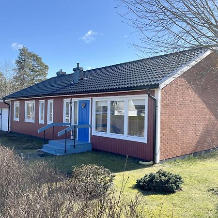 Large And Spacious Villa Located In Storebro Close To A Nice Swimming Area Exteriör bild